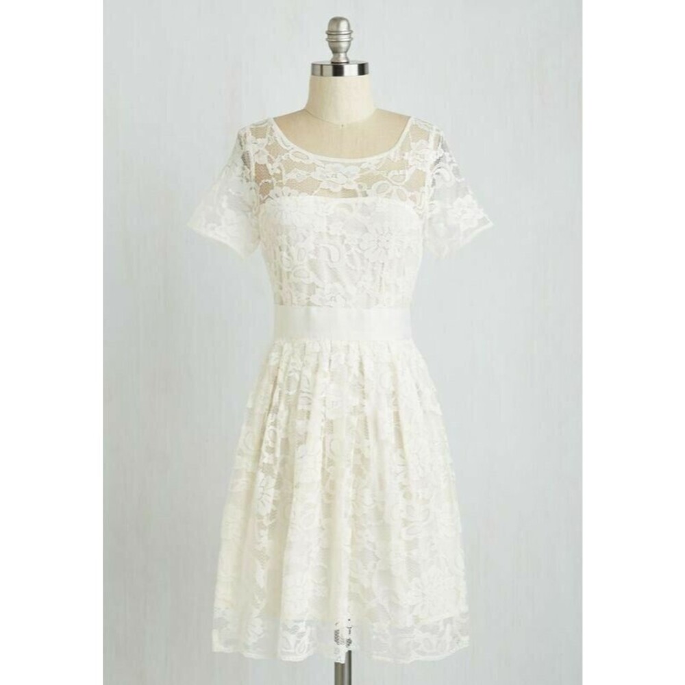 BB Dakota Modcloth retro ivory lace Adrift on a Cloud fit and flare dress Size 6